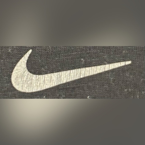 NIKE Dri-Fit Black XL Workout Tee with Pocket for Key - Picture 3 of 5